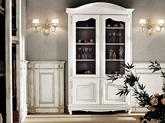 Витрина с четырьмя дверцами из массива дерева Interiors Italia PR313 фабрика Interiors Italia из Италии