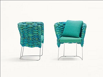 Кресло с обитой спинкой из ткани PAOLA LENTI Ami B32H фабрика PAOLA LENTI из Италии