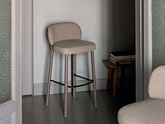 Барный стул с мягкой спинкой и подножкой из ткани BROSS ARETHA 1819,  1818 фабрика BROSS из Италии