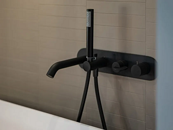 Смеситель для ванны с ручным душем настенный из латуни AGAPE Limon фабрика Agape из Италии